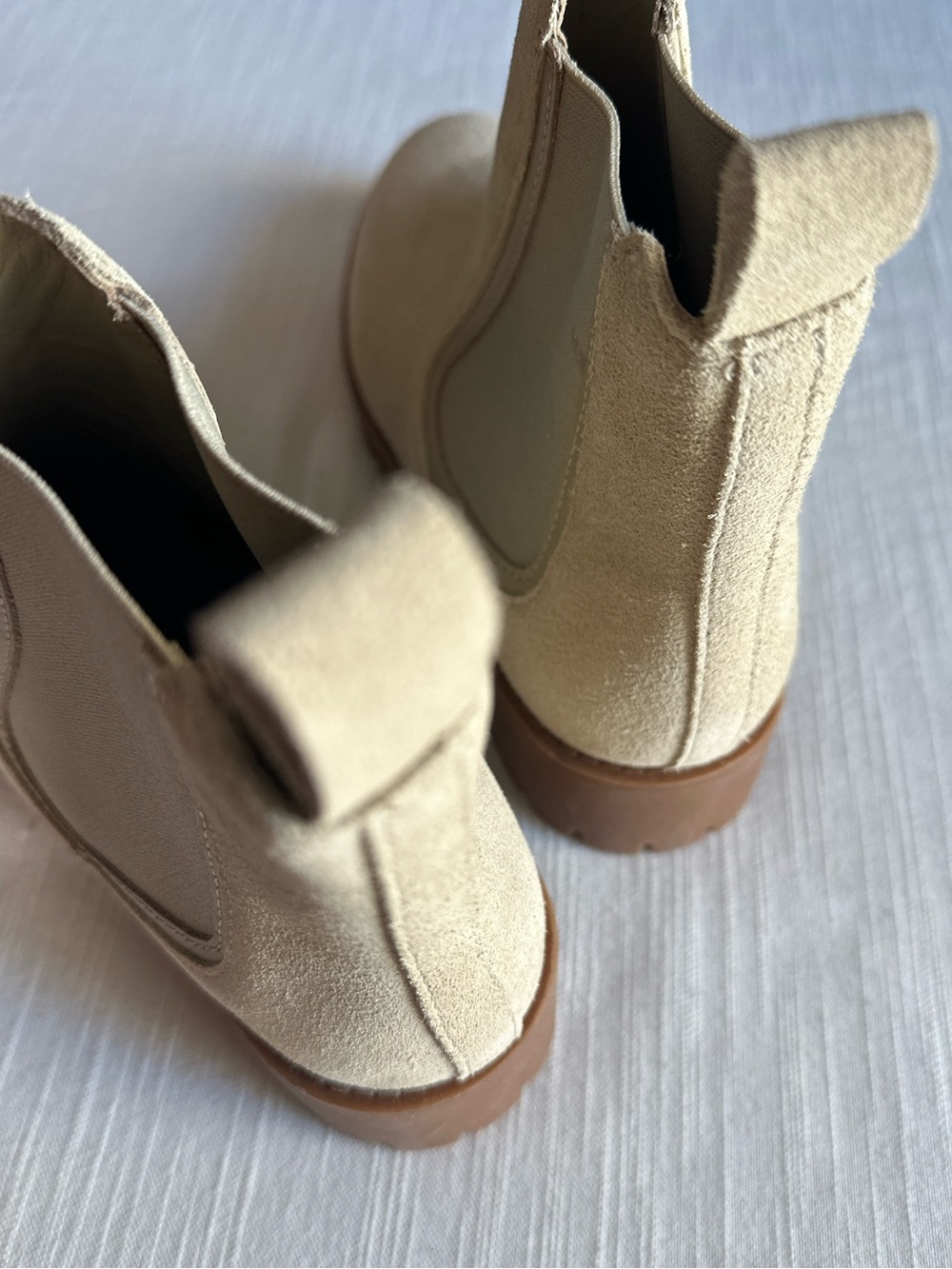Quince Italian Almond Suede Lug Sole Chelsea Boots Size 7.5 NWT - Picture 5 of 9